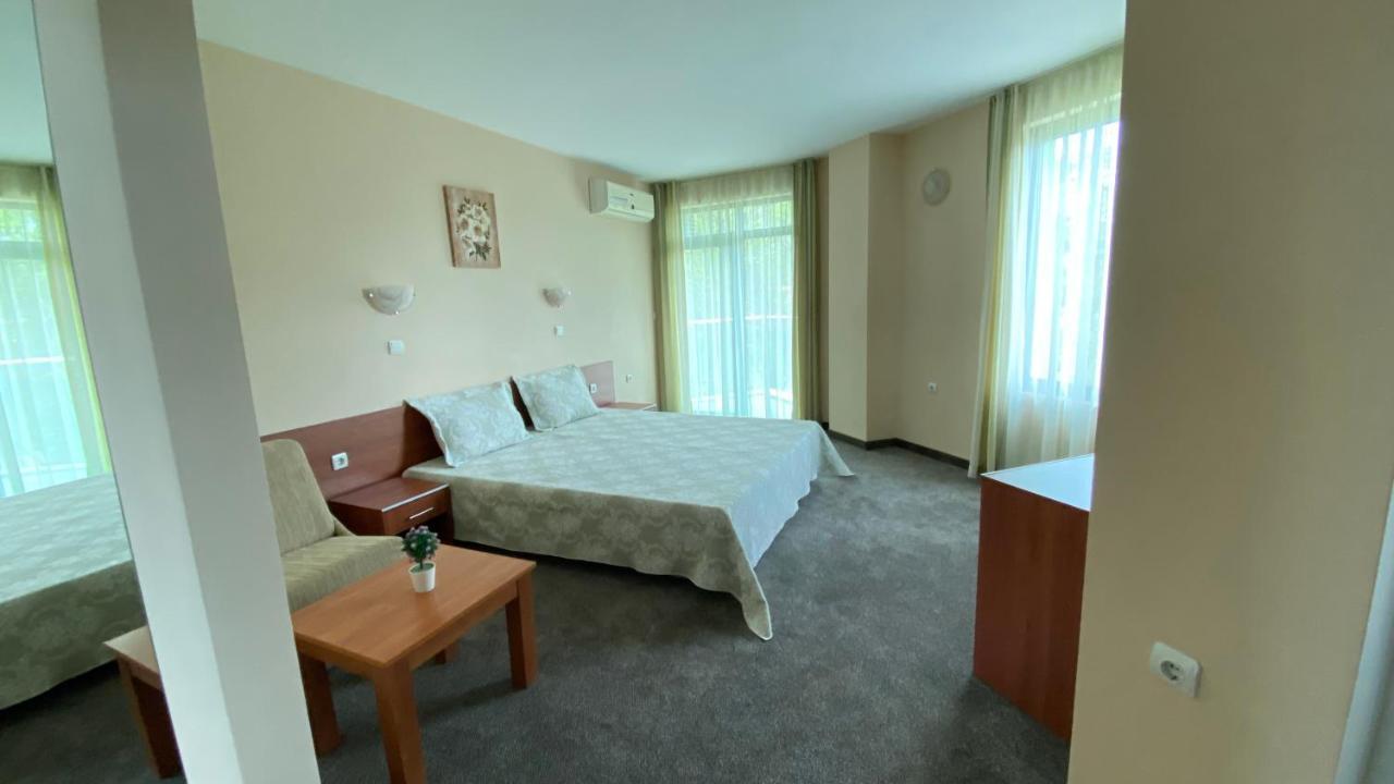 Hotel L&B- Free Parking Сонячний Берег Екстер'єр фото