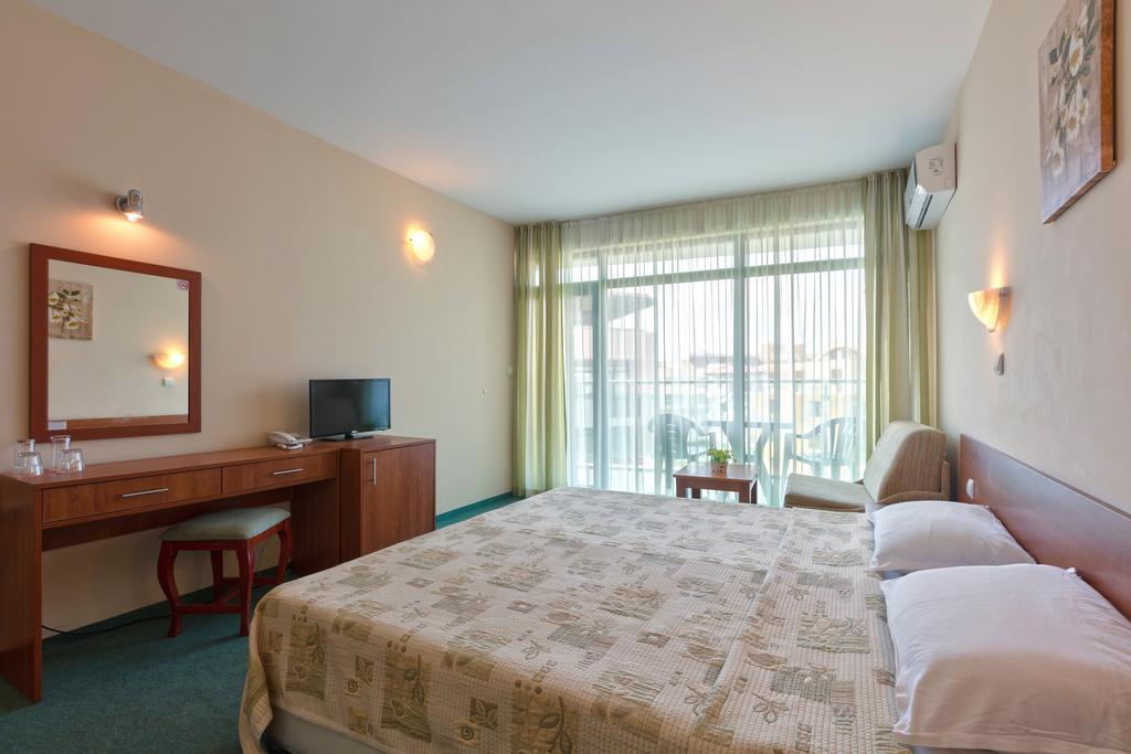 Hotel L&B- Free Parking Сонячний Берег Екстер'єр фото
