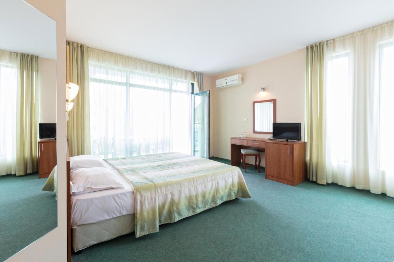 Hotel L&B- Free Parking Сонячний Берег Екстер'єр фото